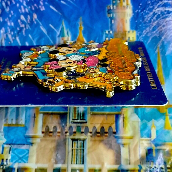 Rare Authentic Shanghai Disney Pin New with tag - Picture 3 of 8